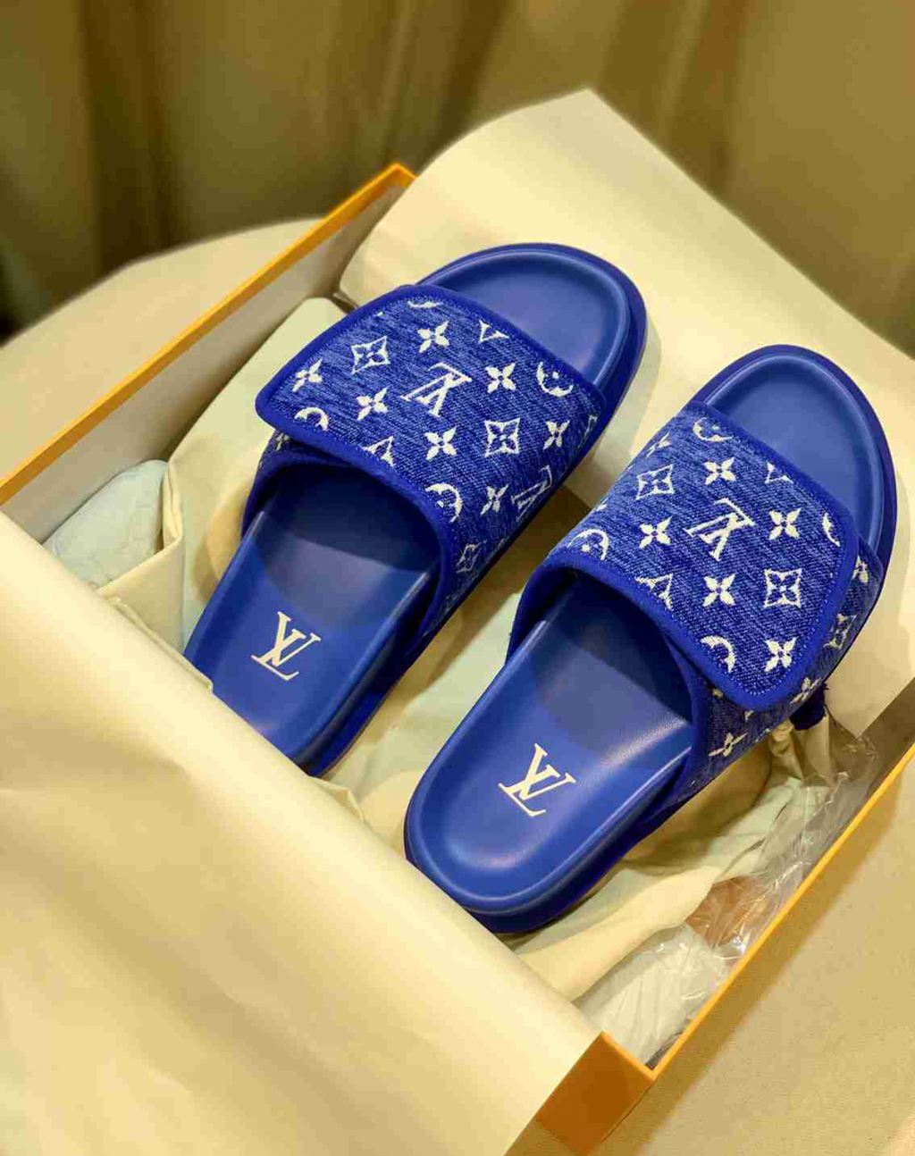 LOUIS VUITTON MULE SLIDES (ASK ON CHAT GENDER PREFERENCE AND SIZE)