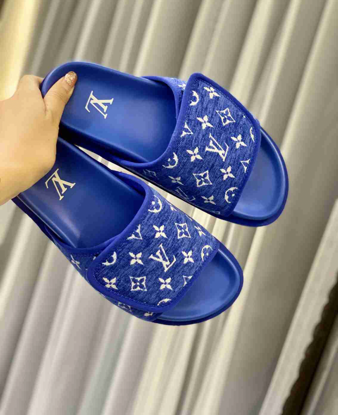 LOUIS VUITTON MULE SLIDES (ASK ON CHAT GENDER PREFERENCE AND SIZE)