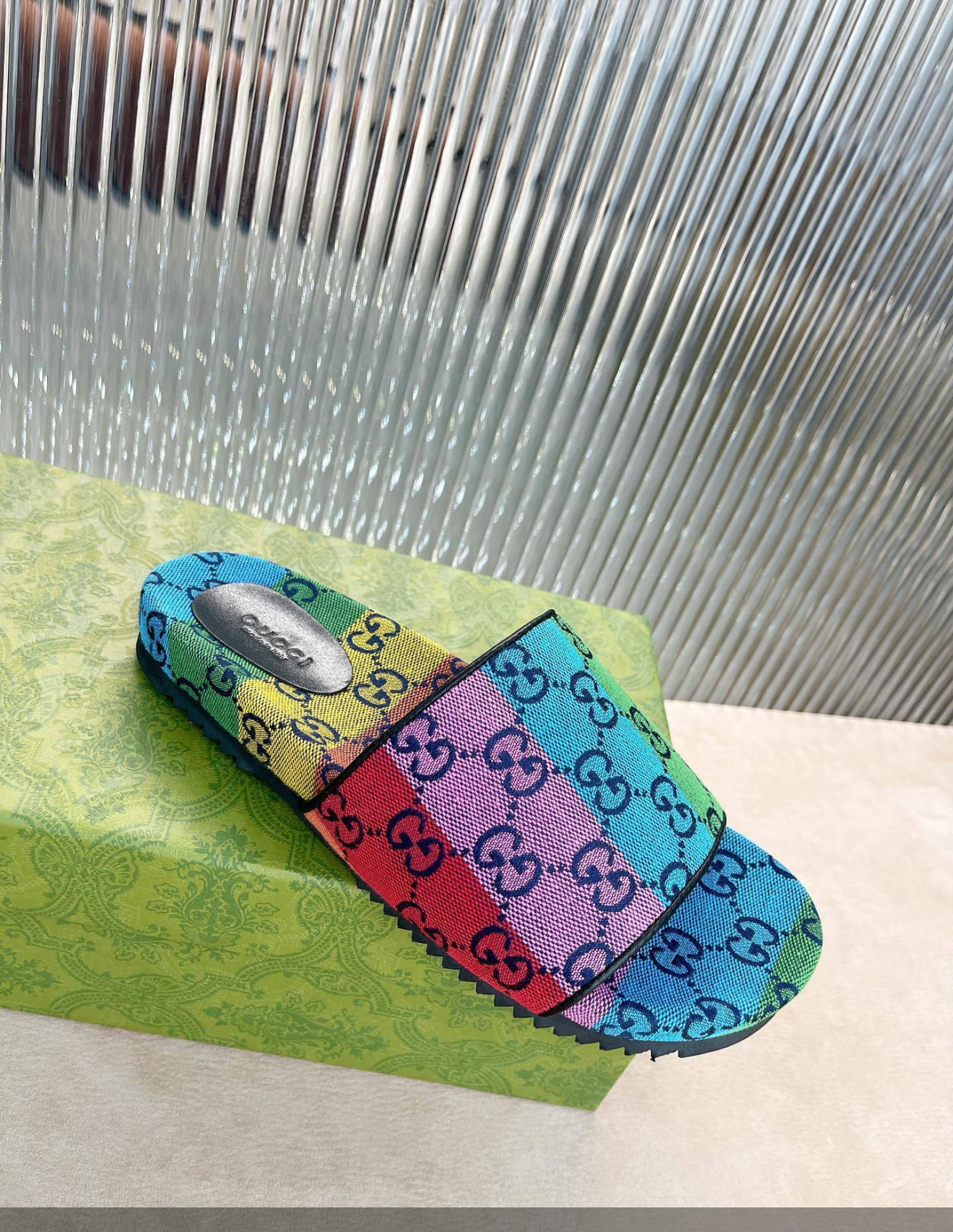 Gucci slides multicolored (ASK ON CHAT GENDER PREFERENCE AND SIZE)