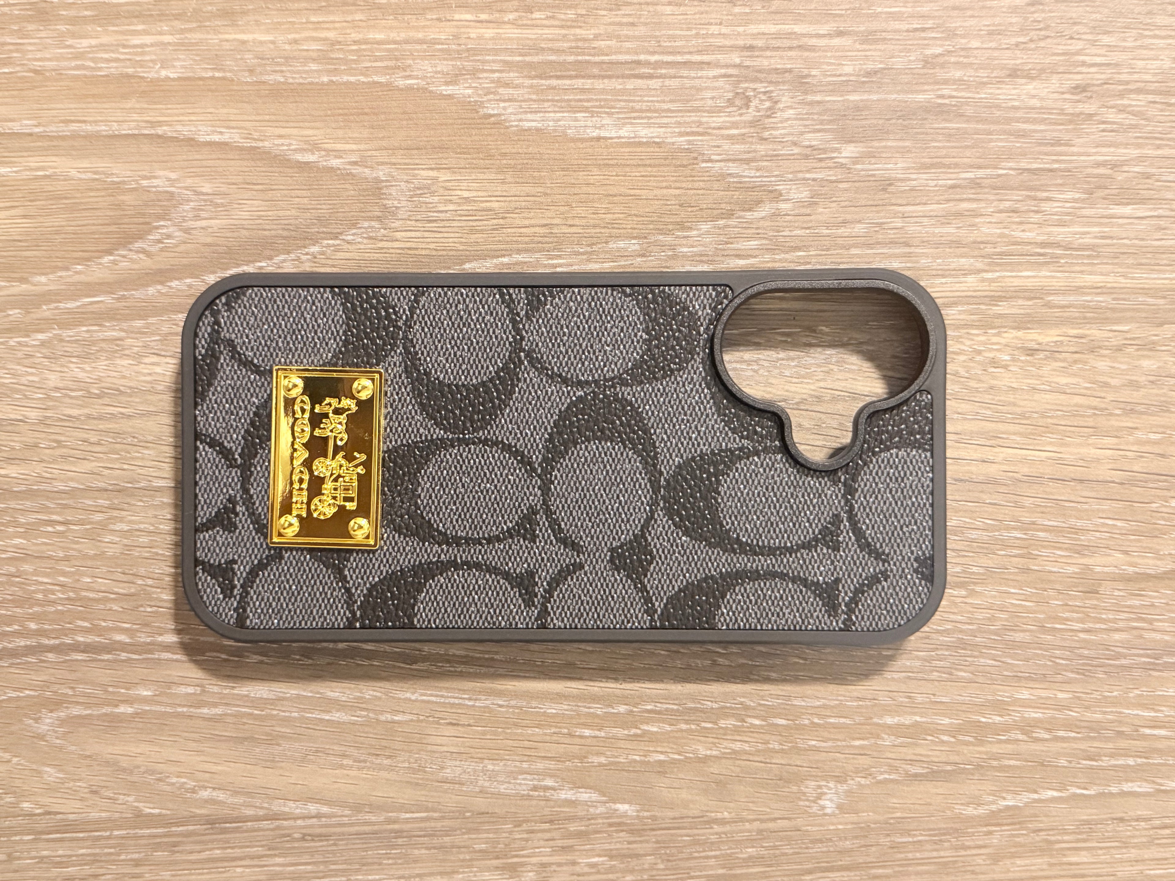 COACH IPHONE CASE FITS IPHONE 16-17