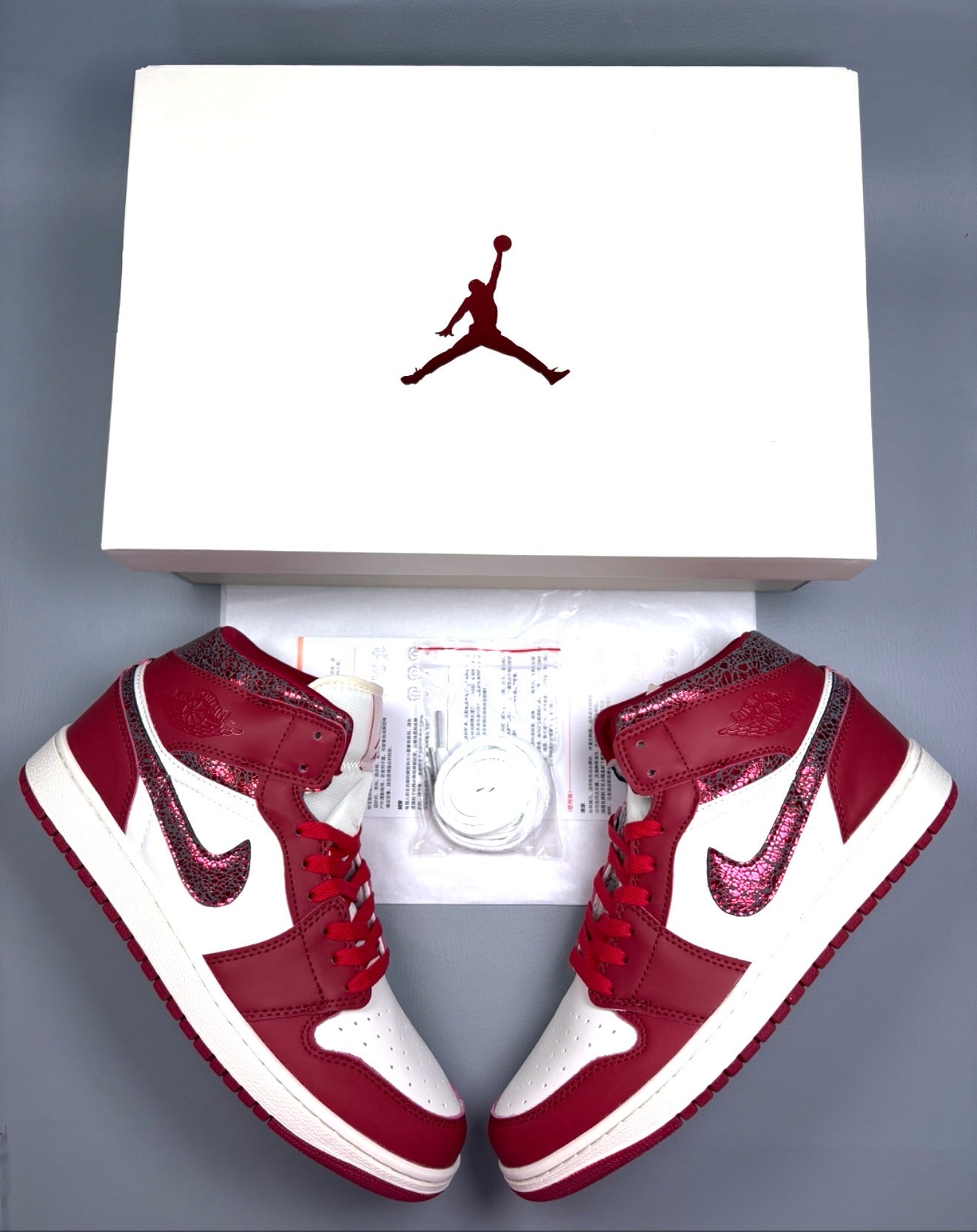 AJ1 AIR JORDAN 1 HIGH (WOMEN)