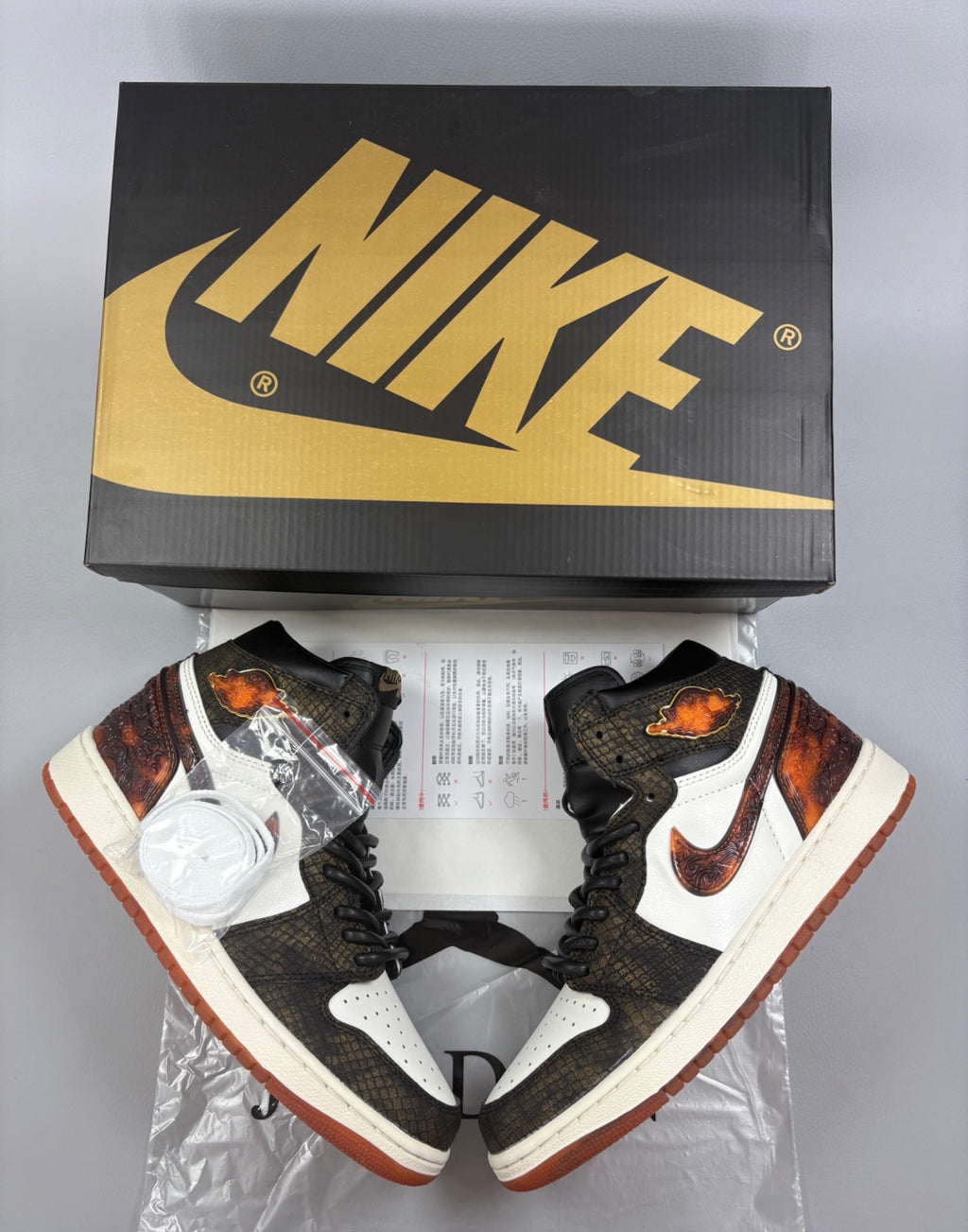 AJ1 AIR JORDAN 1 HIGH (WOMEN)