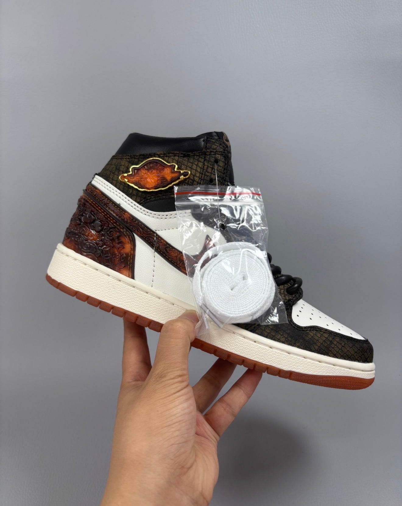 AJ1 AIR JORDAN 1 HIGH (WOMEN)