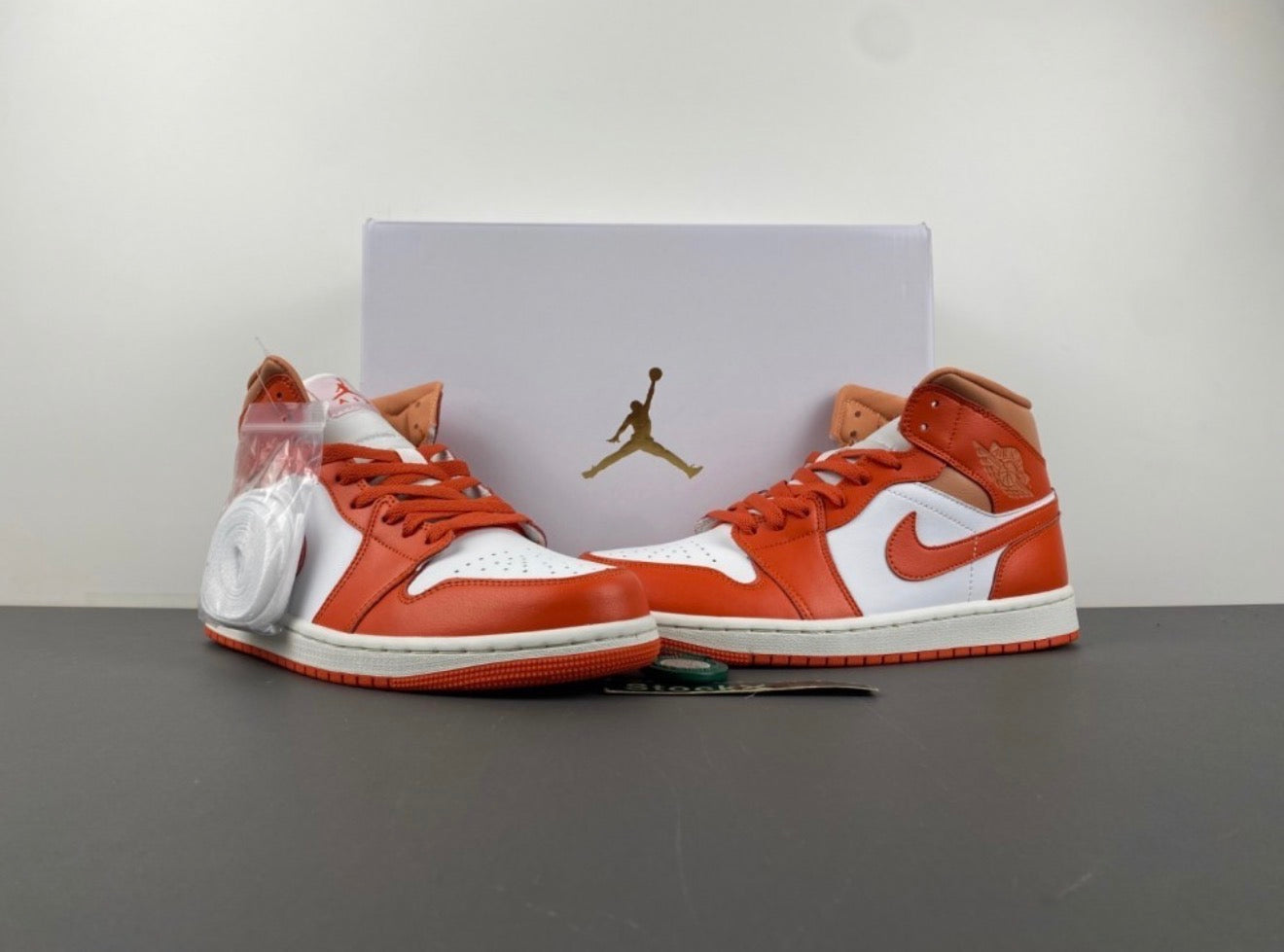 AJ1 AIR JORDAN 1 HIGH (WOMEN)