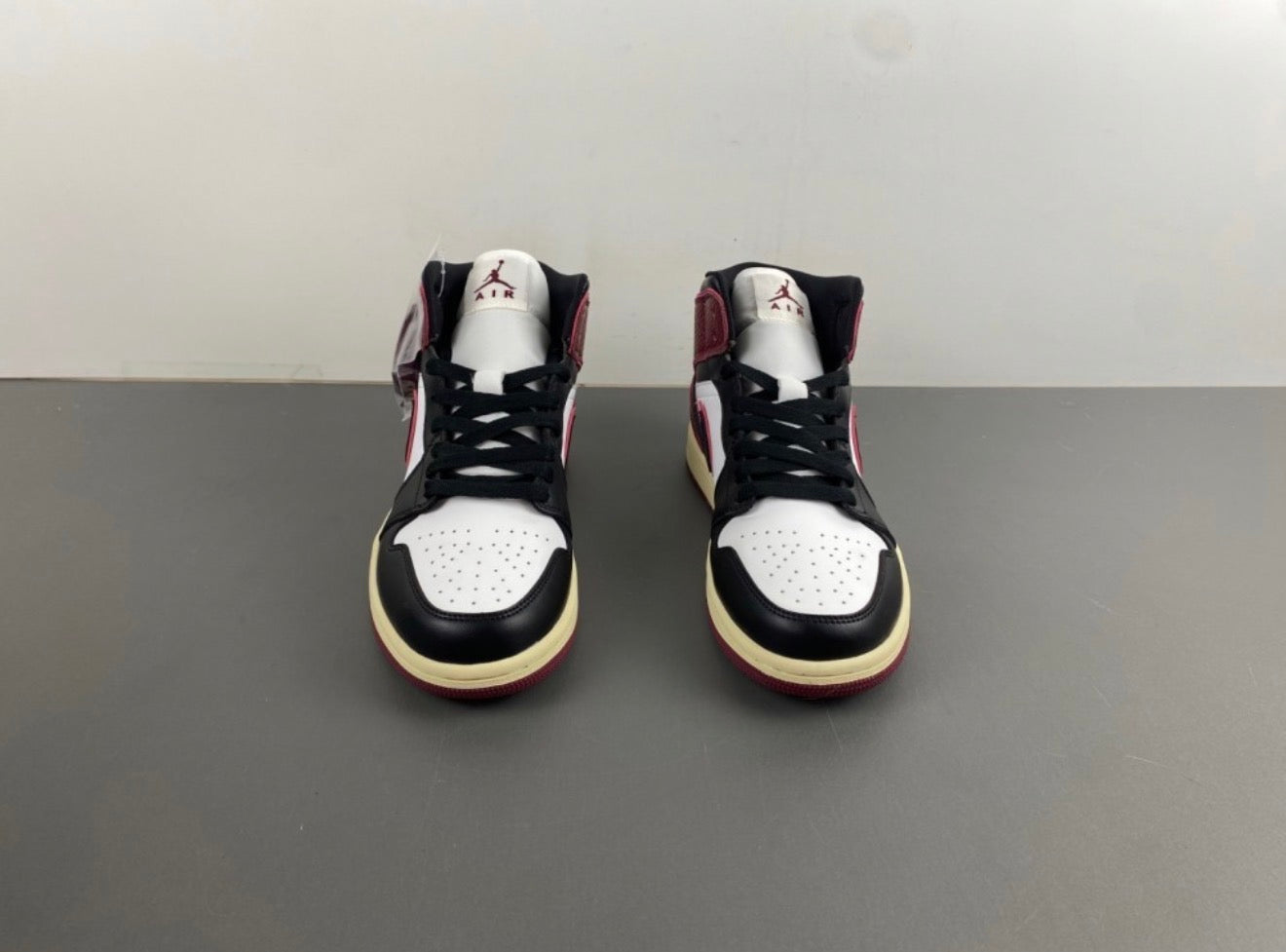 AJ1 AIR JORDAN 1 HIGH (WOMEN)