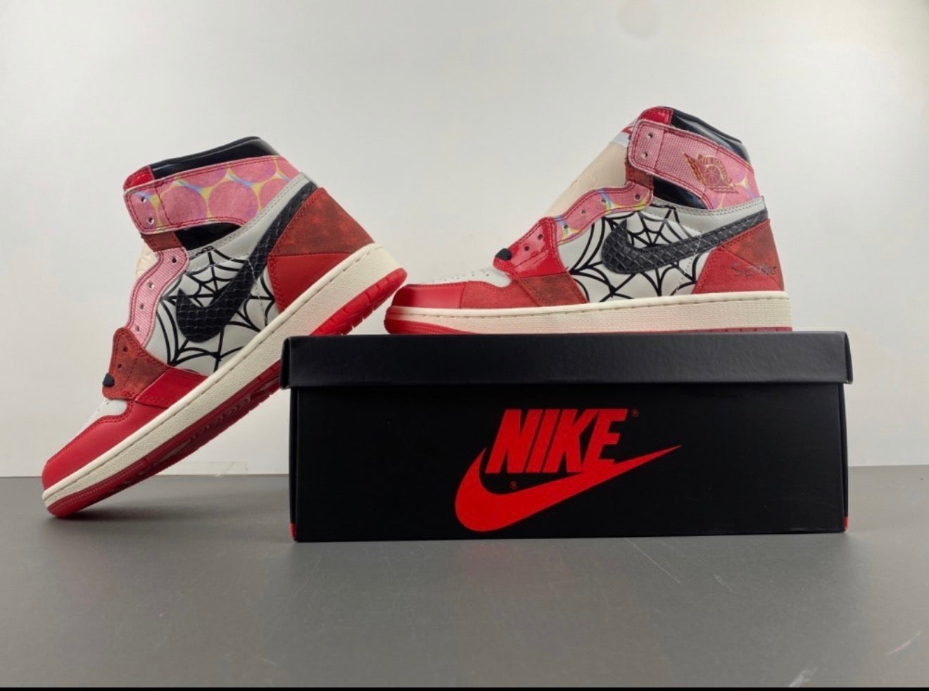 AJ1 AIR JORDAN 1 HIGH (WOMEN)