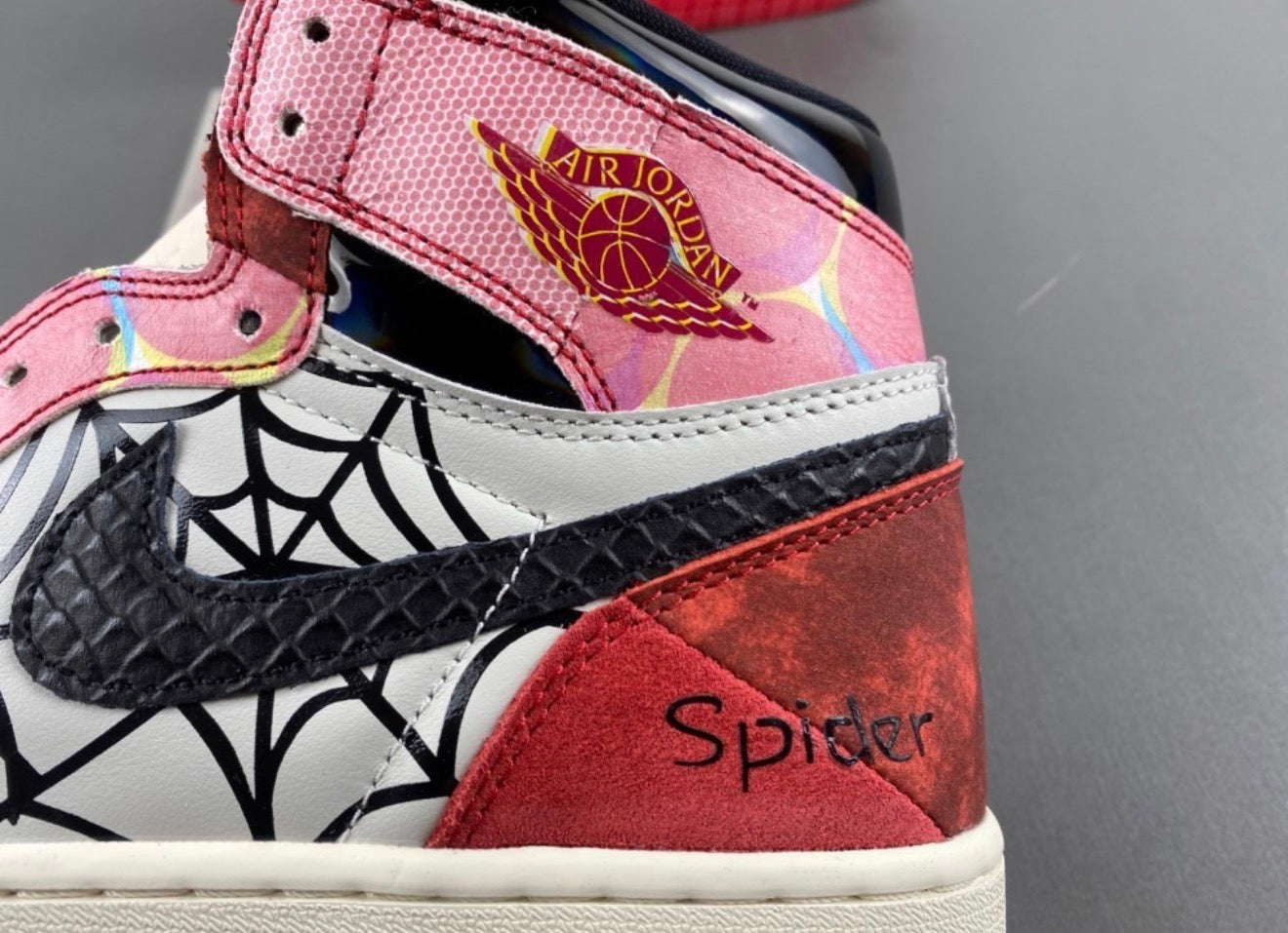AJ1 AIR JORDAN 1 HIGH (WOMEN)