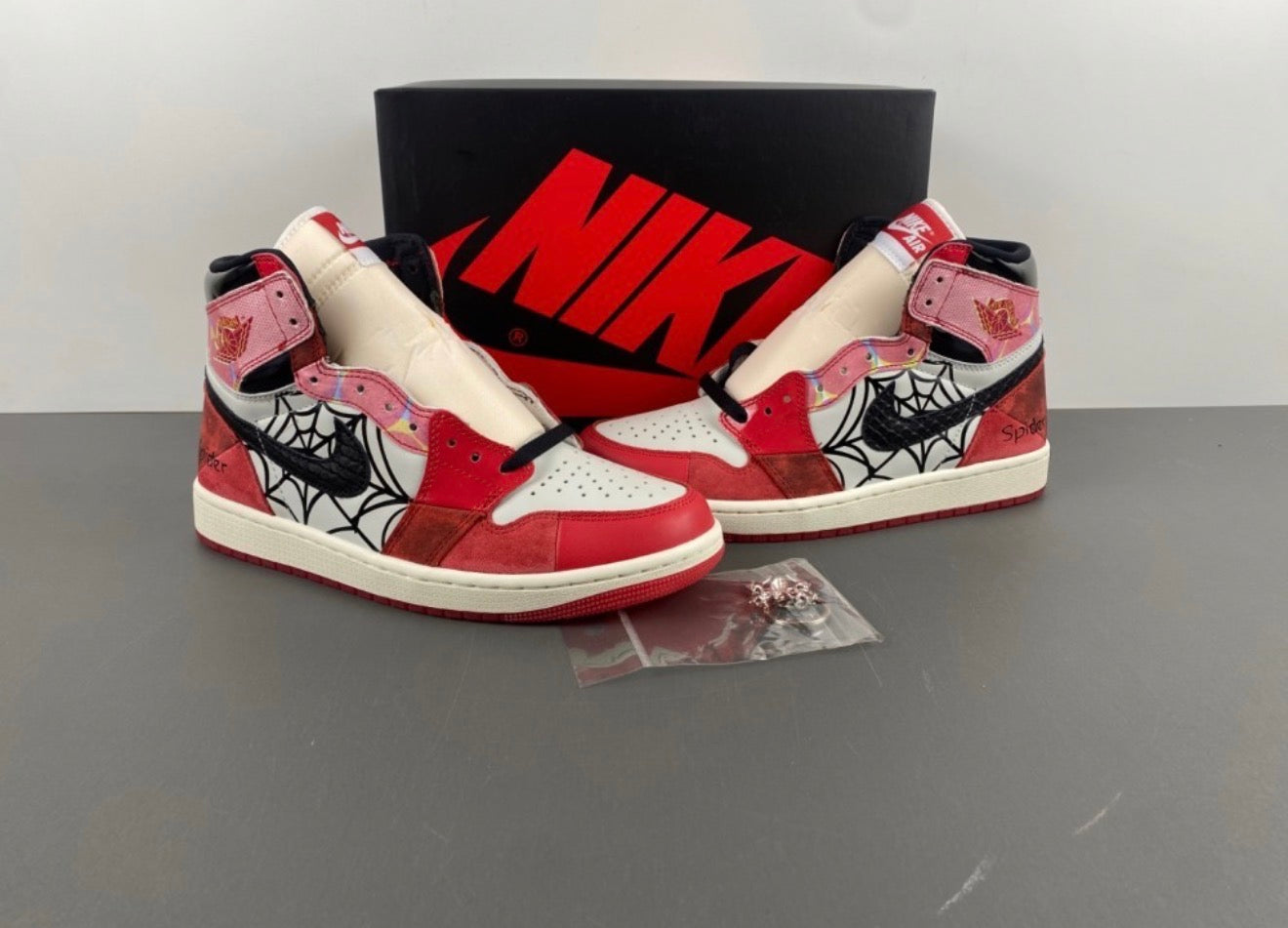 AJ1 AIR JORDAN 1 HIGH (WOMEN)