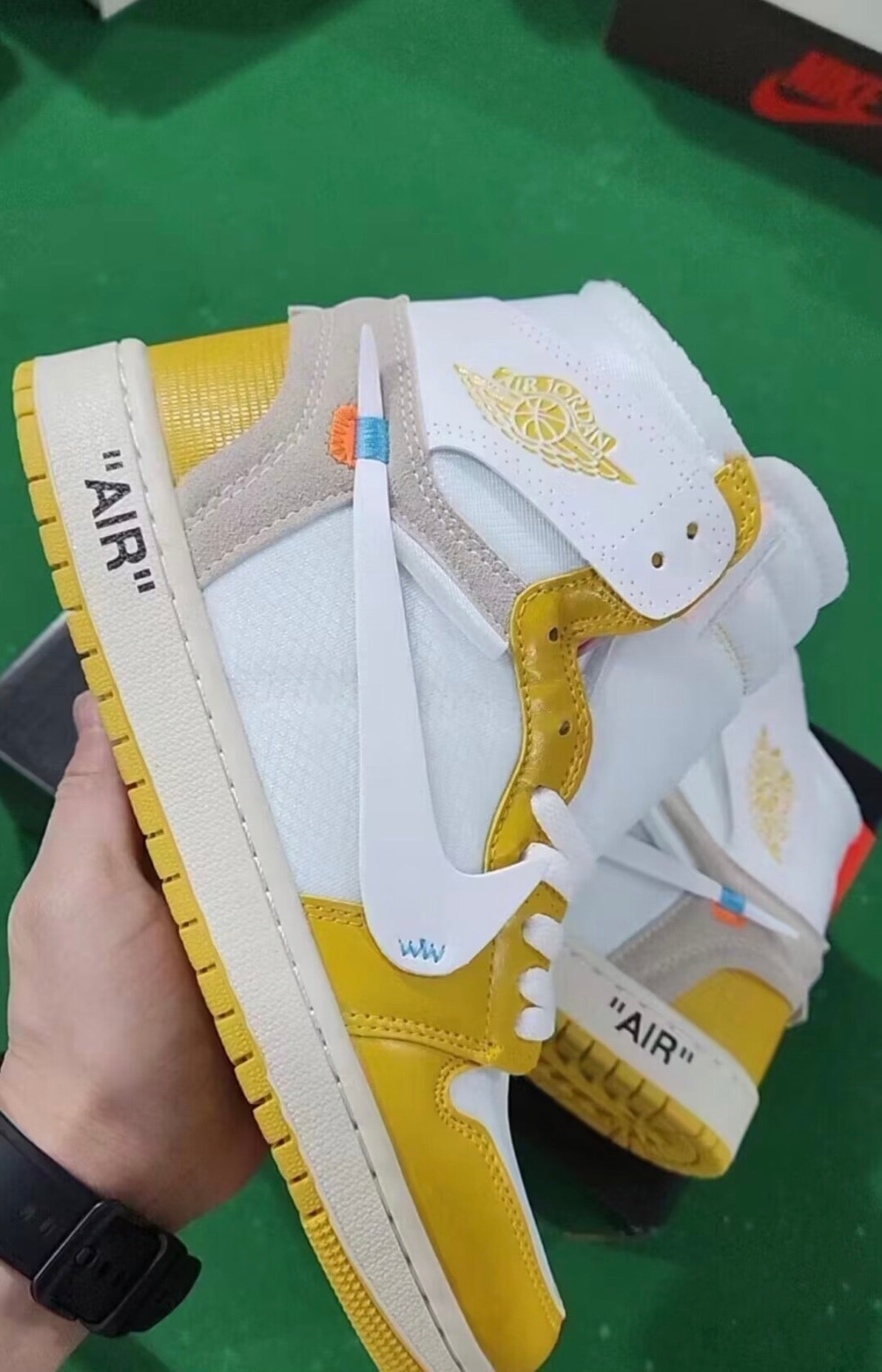 AJ1 AIR JORDAN 1 HIGH (WOMEN)