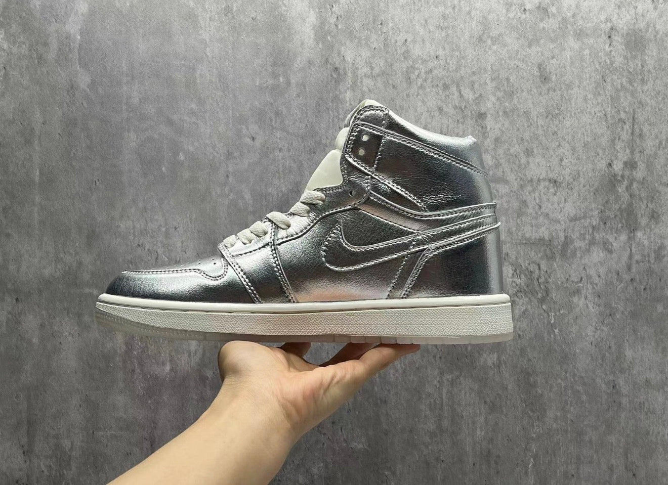 AJ1 AIR JORDAN 1 HIGH (WOMEN)