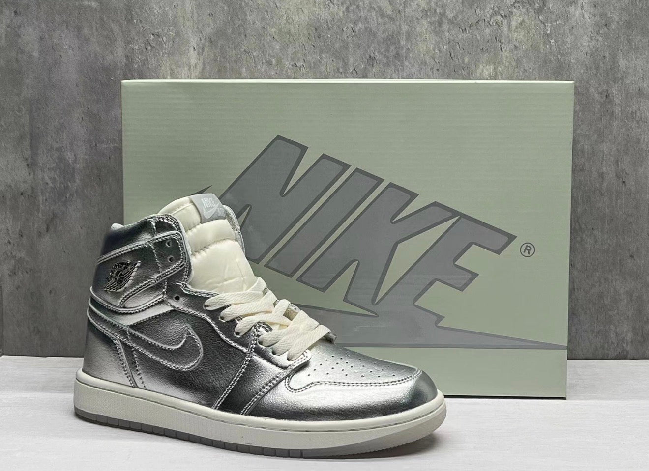 AJ1 AIR JORDAN 1 HIGH (WOMEN)