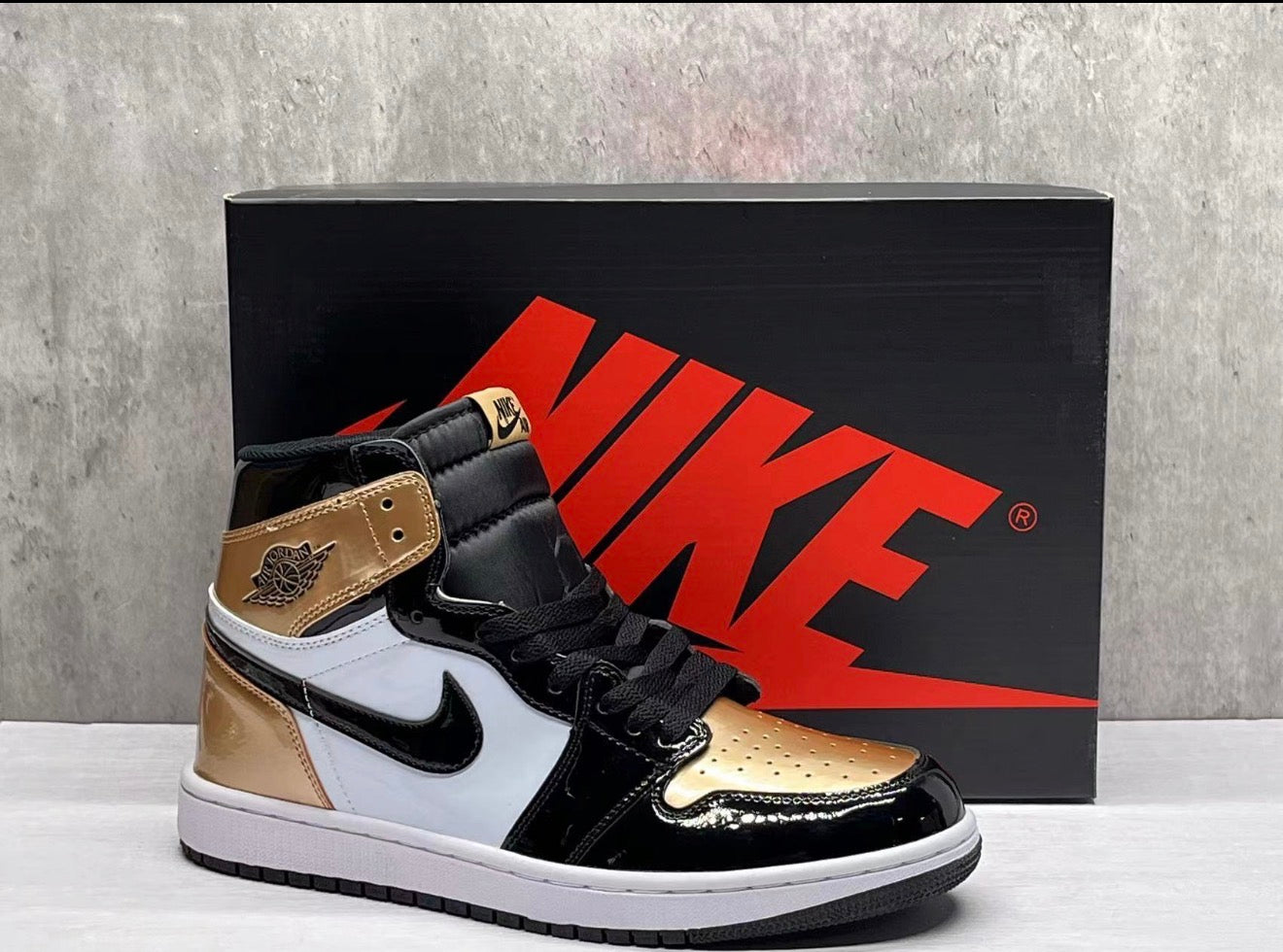 AJ1 AIR JORDAN 1 HIGH (WOMEN)