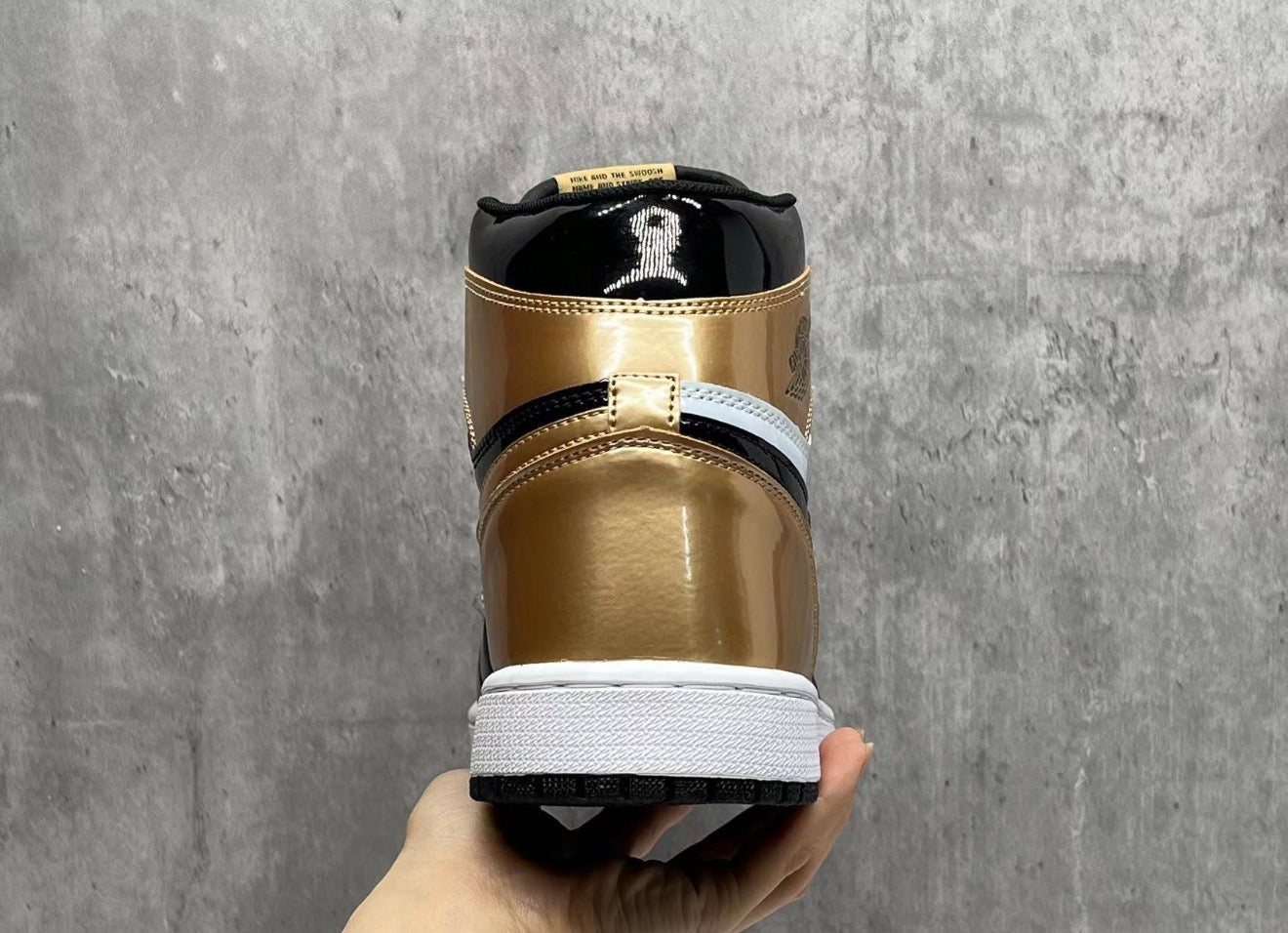 AJ1 AIR JORDAN 1 HIGH (WOMEN)