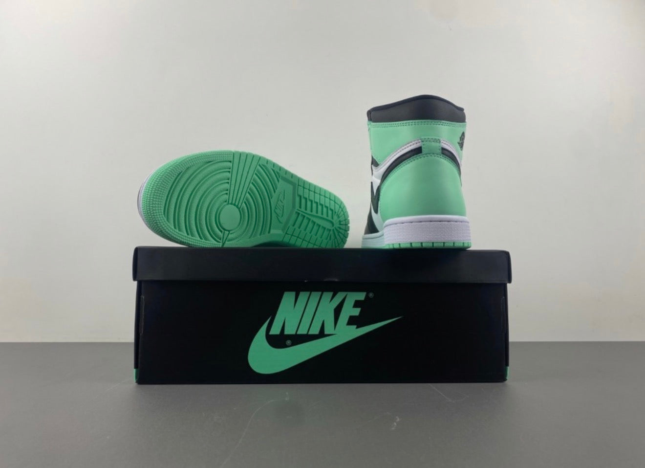 AJ1 AIR JORDAN 1 HIGH (WOMEN)