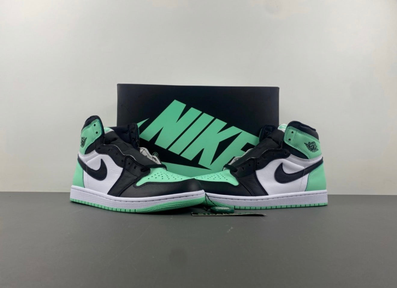 AJ1 AIR JORDAN 1 HIGH (WOMEN)