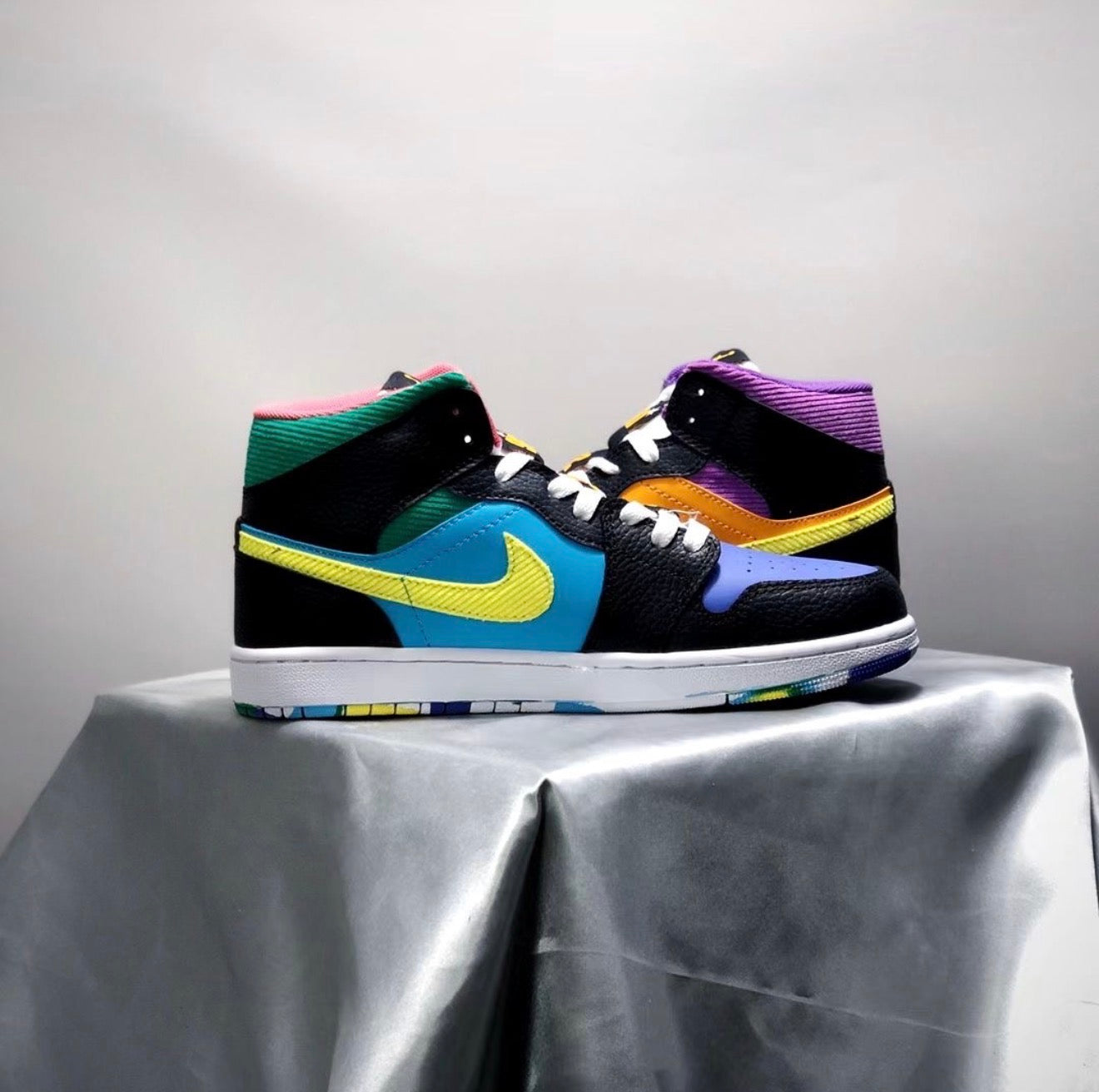 AJ1 AIR JORDAN 1 HIGH (WOMEN)