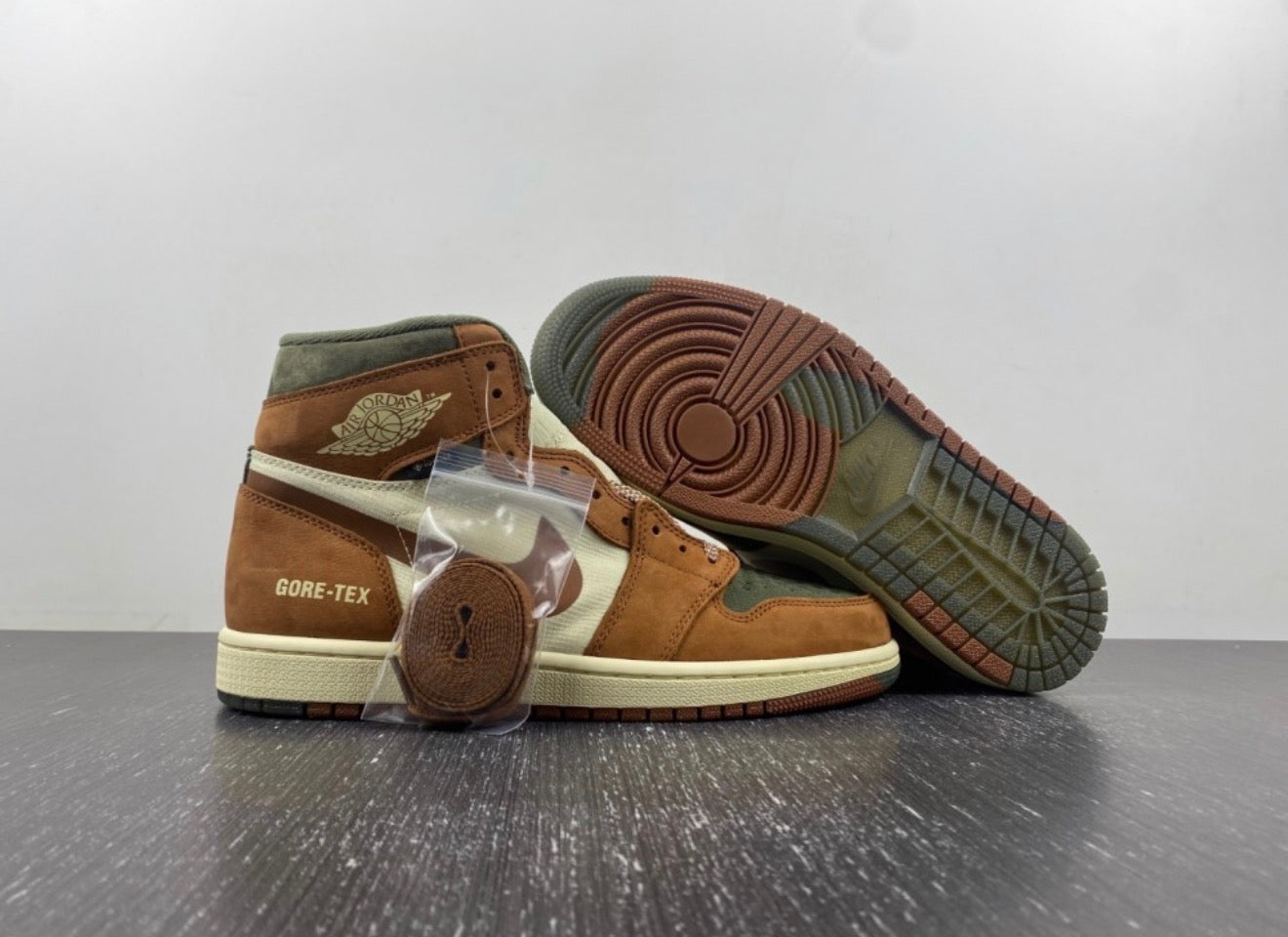 AJ1 AIR JORDAN 1 HIGH (WOMEN)