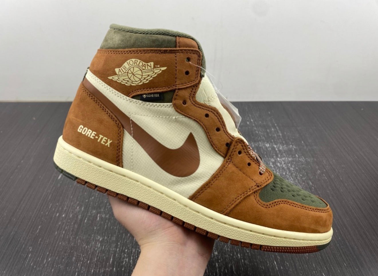 AJ1 AIR JORDAN 1 HIGH (WOMEN)