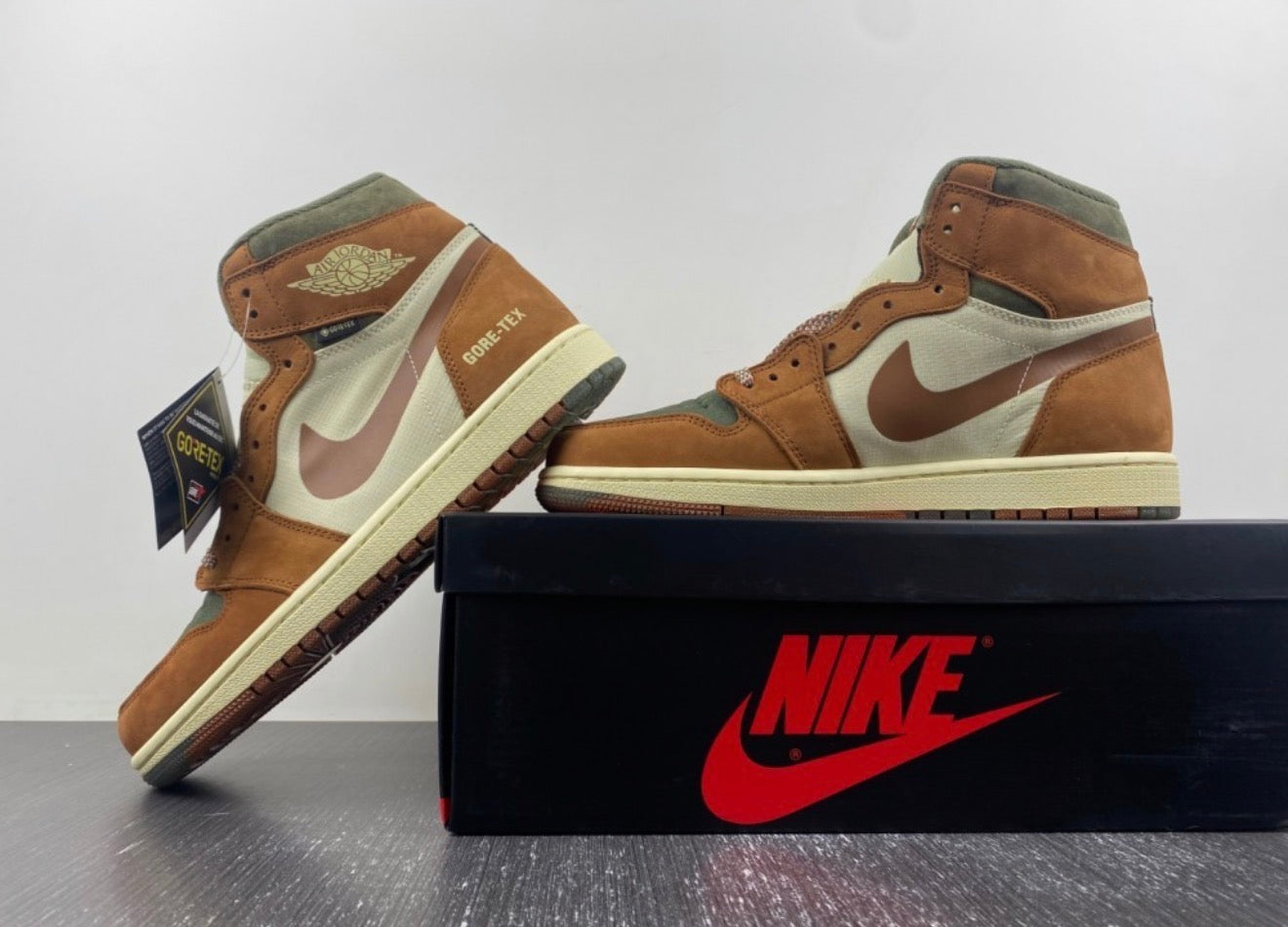 AJ1 AIR JORDAN 1 HIGH (WOMEN)
