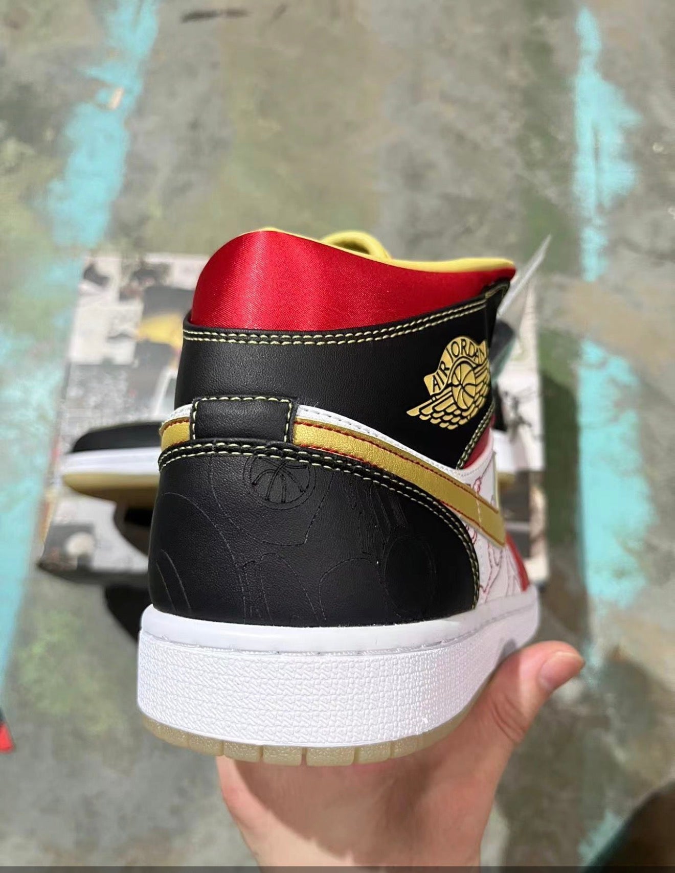 AJ1 AIR JORDAN 1 HIGH (WOMEN)