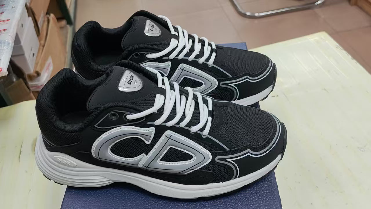 Christian Dior Sneakers(ASK IN CHAT FOR SIZE COLOR & GENDER OF YOUR CHOICE) 👆👆👆